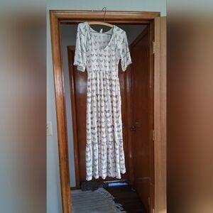 kate quinn cream knit top with subtle blue-gray print